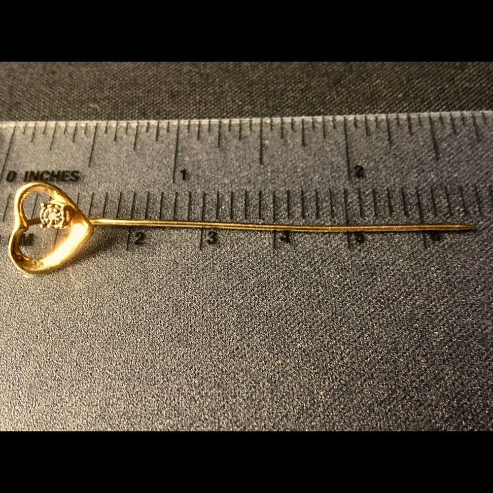 Yellow Gold ❤️ stick pin with Diamond